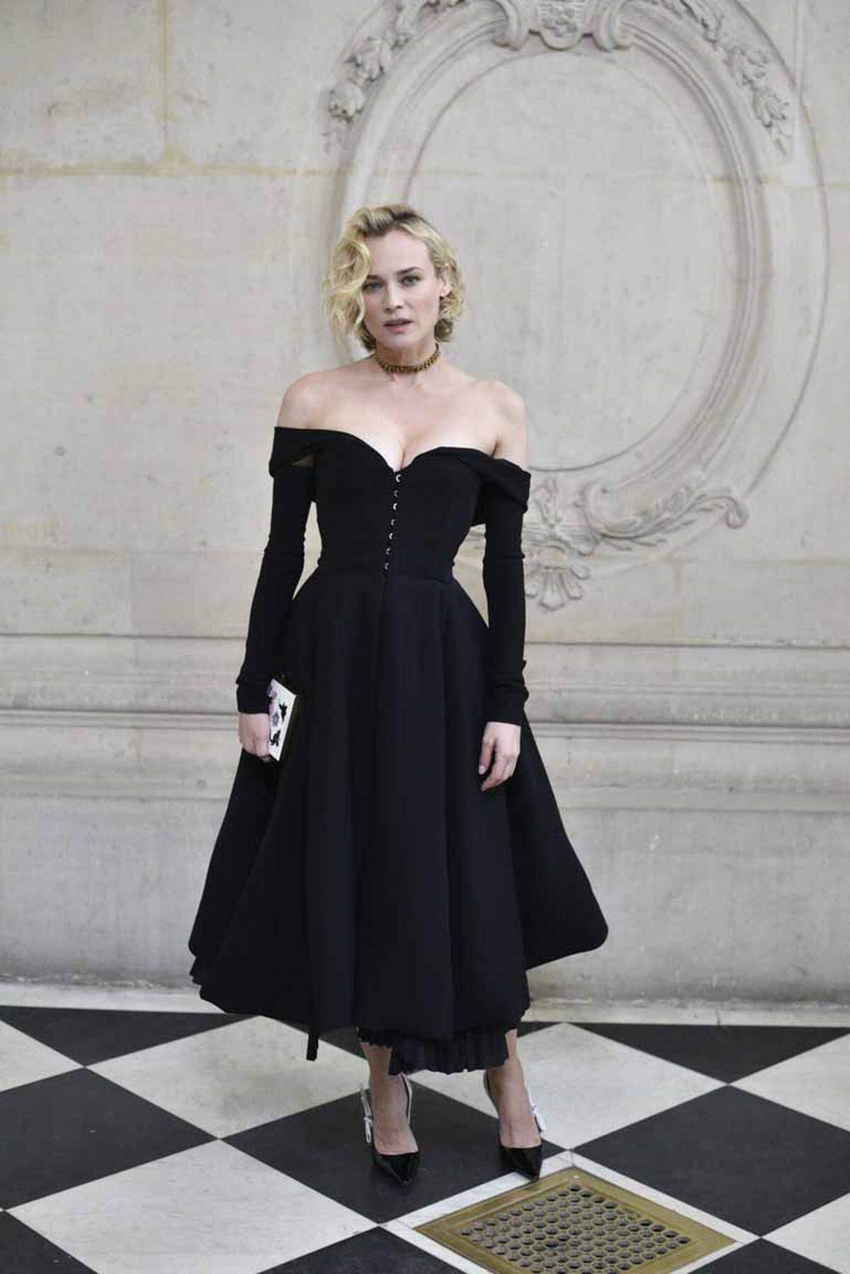 Diane Kruger stand das Dior-Kleid mit Vintage-Silhouette und herzförmigen Ausschnitt sehr gut.