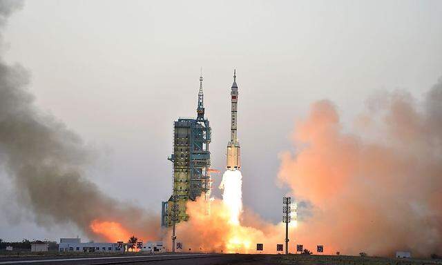 Shenzhou 11 soll an das Raumlabor Tiangong 2 andocken.