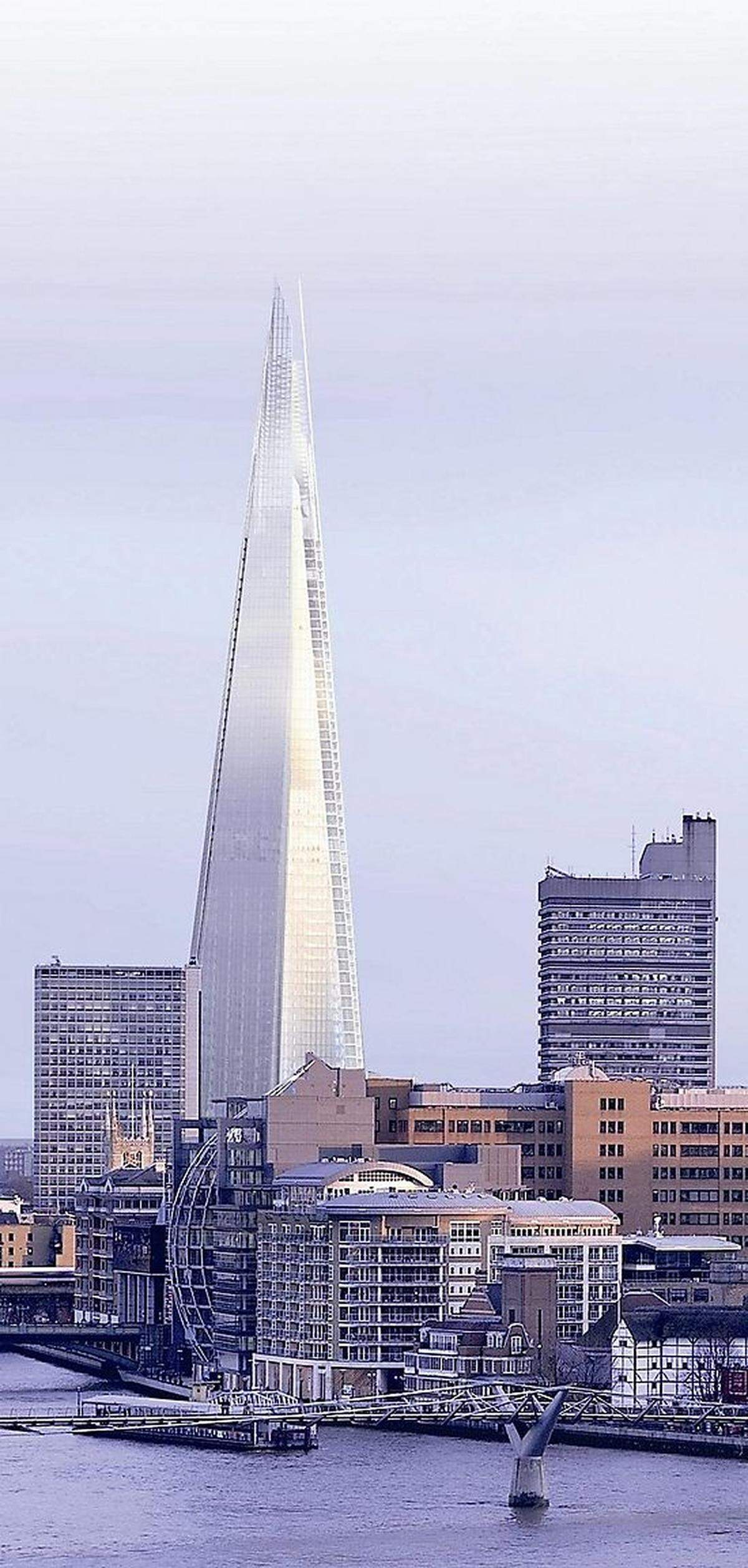 Der 310 Meter hohe und 548 Millionen Euro teure Wolkenkratzer gilt als das höchste Gebäude Europas.