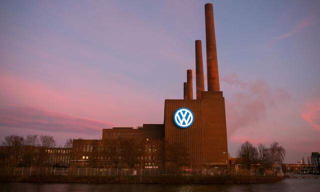 Volkswagen AG Chief Executive Officer Matthias Mueller Briefs Media On Status Of Diesel Emissions Investigation