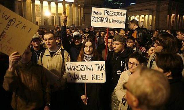 Proteste gegen KaczynskiBeisetzung Krakau