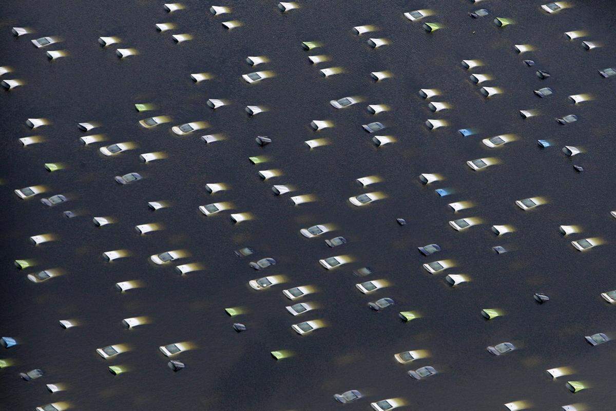 Im Industriegebiet Rojana in der Provinz Ayutthaya steht eine Honda-Fabrik unter Wasser.