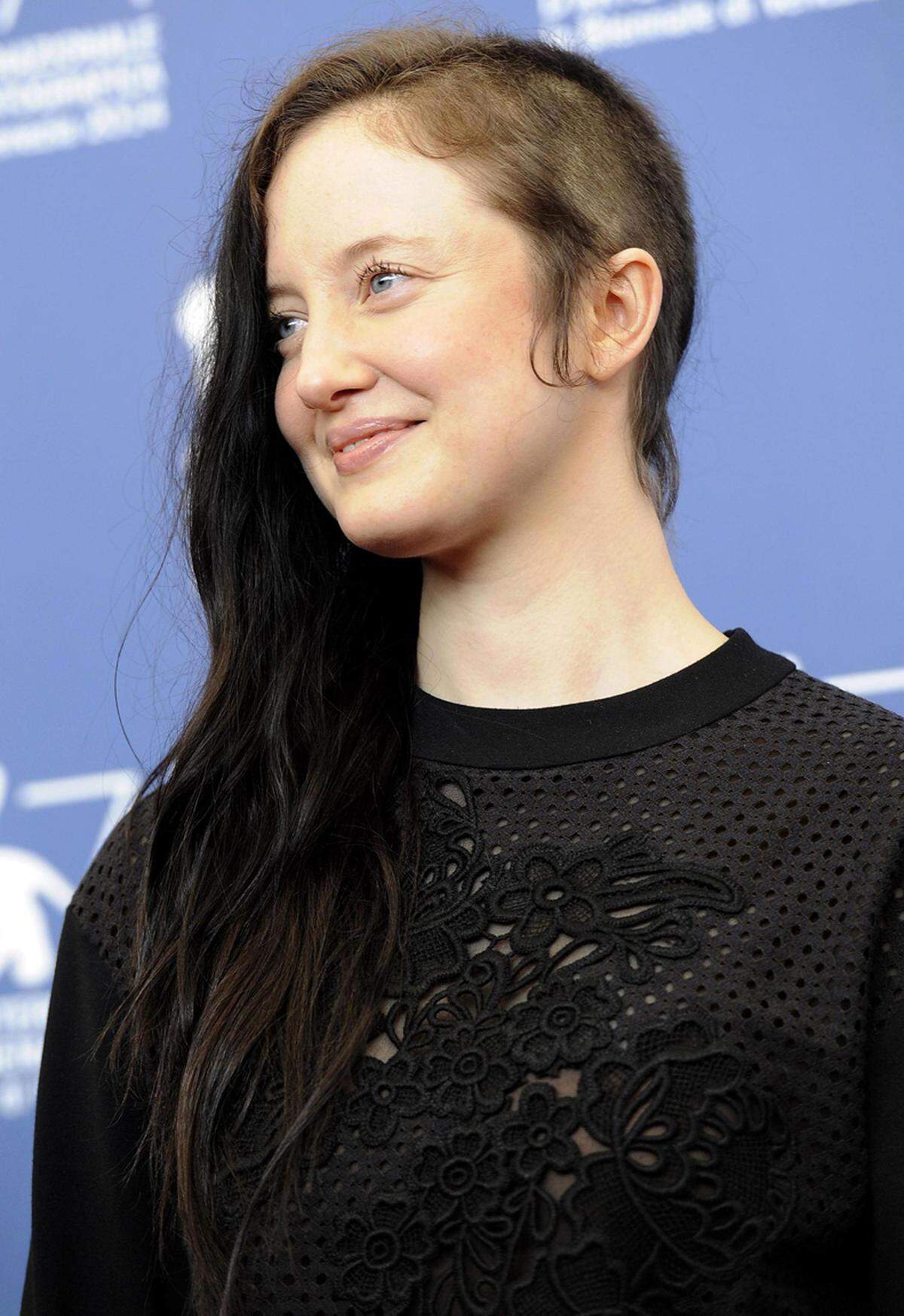 Schauspielerin Andrea Riseborough versuchte sich ebenfalls schon mit sehr mäßigen Erfolg am Undercut.