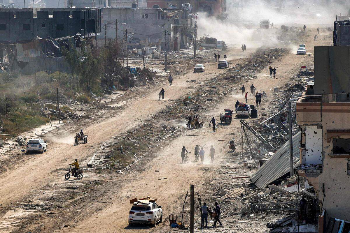 Nach dem Rückzug der israelischen Truppen wird vielerorts das Ausmaß der Zerstörung in Khan Younis sichtbar.