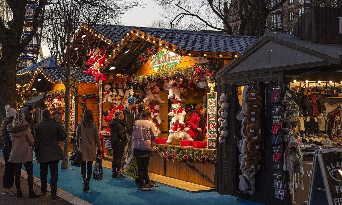 Am Weihnachtsmarkt spielt sich auch zu Silvester etwas ab. Hier werden auch immer Helfer gesucht.