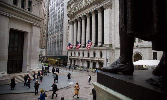 Trading On The Floor Of The NYSE As U.S. Stocks Fluctuate At Month End