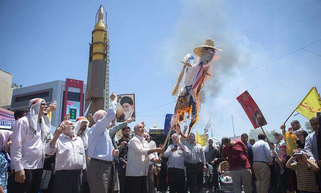 "Demo-Karneval" im Iran gegen die USA und Israel (Archivbild vom Juni)