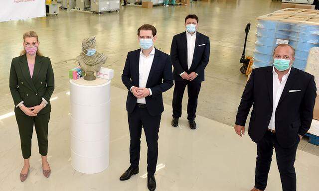 Bundeskanzler Kurz und Arbeitsministerin Aschbacher besuchten oesterreichische Masken-Produktion der Hygiene Austria LP GmbH