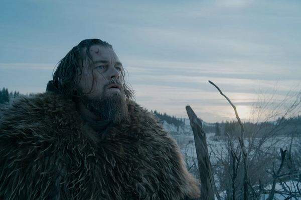 Im bildgewaltigen Winter-Western von Regisseur Alejandro G. Iñárritu überlebt Leonardo DiCaprio einen Bärenangriff, um Rache an dem Mann zu üben, der ihn sterbend in der Wildnis zurückließ.