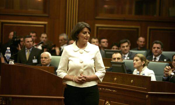Der Status des Kosovo ist umstritten. Mit 36 Jahren übernahm Atifete Jahjaga das schwierige Amt der Präsidentin. Jahjaga war bis 2016 im Amt.