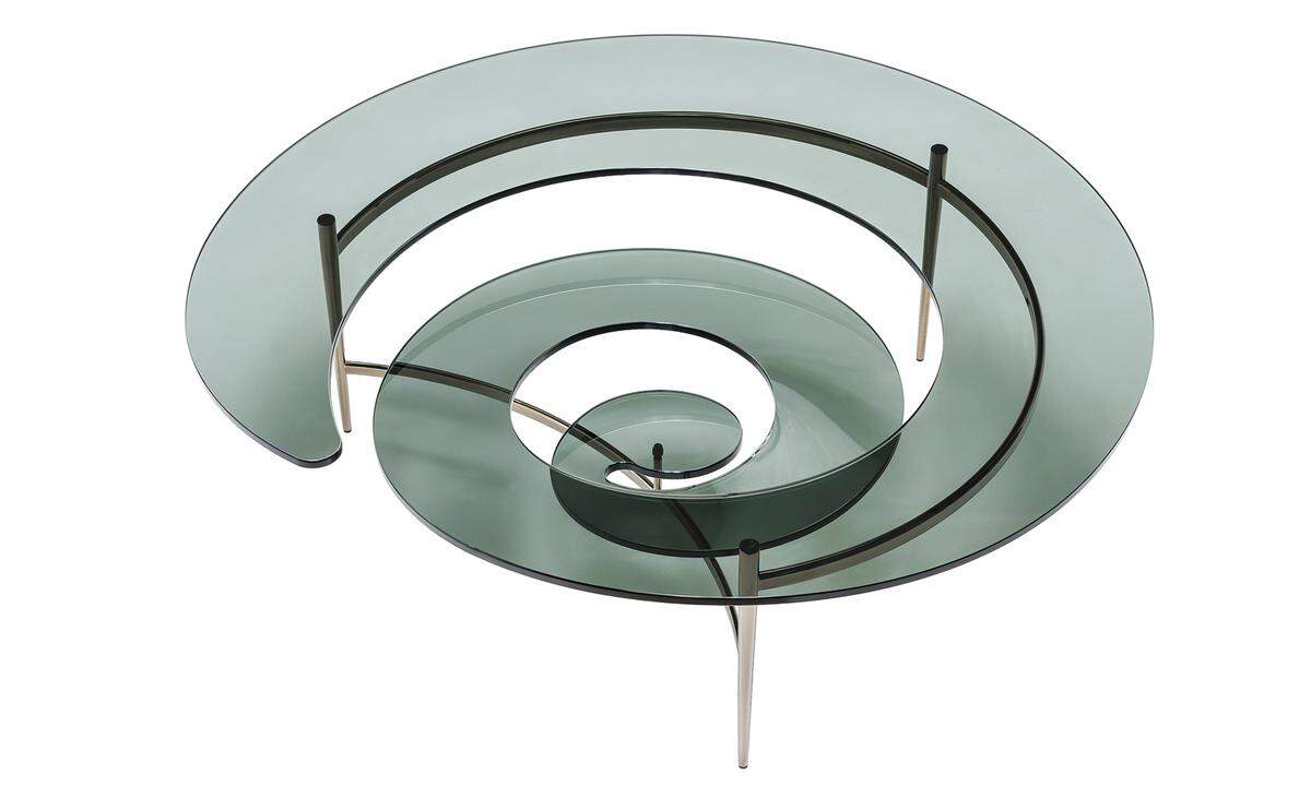 Rauchglas in eleganter Spiralform: der Coffee Table „Spiral“ von Cattelan Italia. 