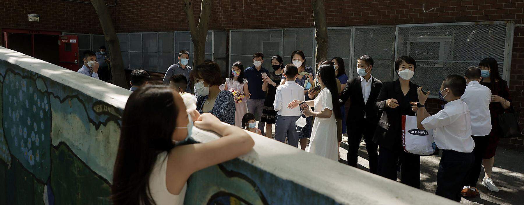 Bei den Hispanics und Asiaten sind ethnisch gemischte Ehen heute häufiger als bei den US-Italienern und US-Juden in der Nachkriegszeit. Im Bild eine Schule in New Yorks &quot;Chinatown&quot;.