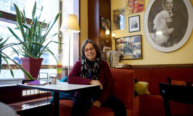 In ihrem Lieblingskaffeehaus, dem Café Korb in Wien, schreibt Renée Schroeder großteils ihre Bücher.