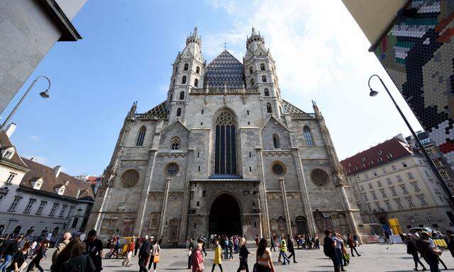 Bei der Jakobskirche in Schwechat beginnt offiziell der Jakobsweg Wien, er führt zum Wiener Stephansdom und von dort weiter in Richtung Westen. Bei der Jakobskirche Purkersdorf mündet der Jakobsweg Wien in den Abschnitt Purkersdorf- Göttweig.