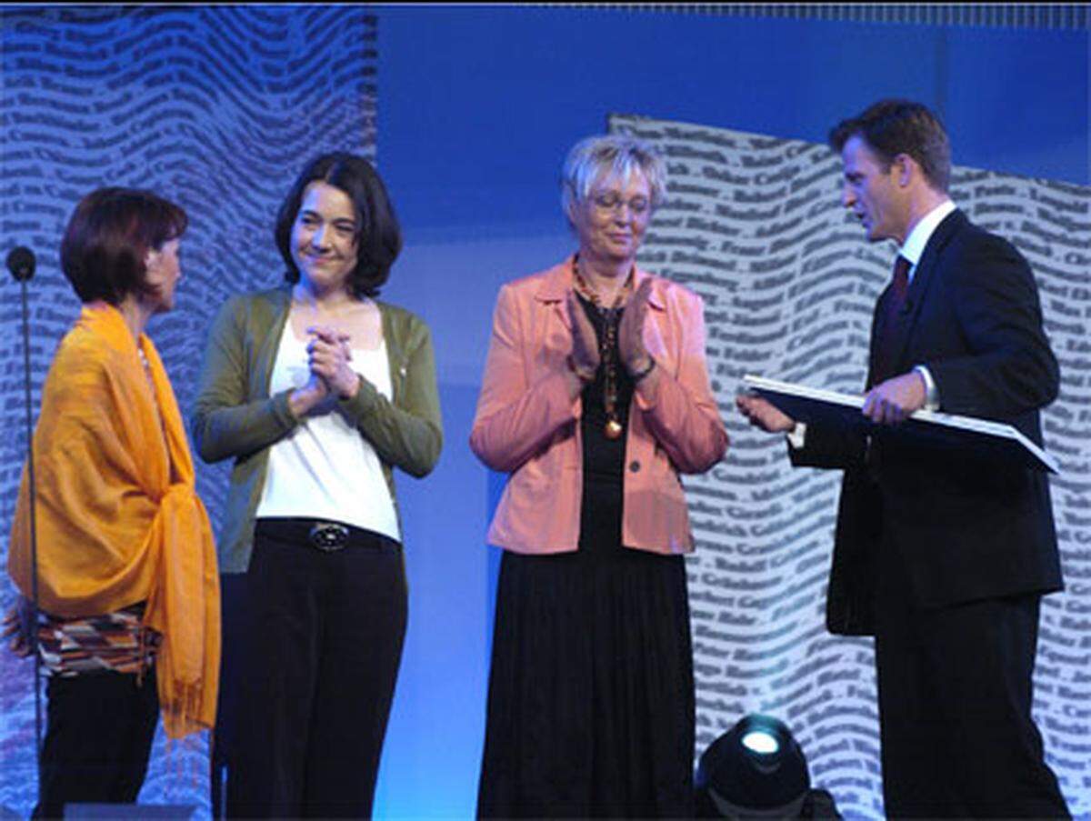 Gewinnerin in der Kategorie Humanitäres: Dagmar Bojdunyk- Rack von der Organisation "Rainbows" (links im Bild)
