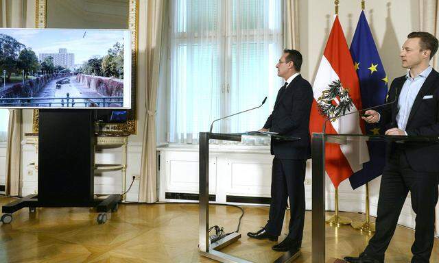 Vizekanzler Heinz-Christian Strache (FPÖ) und Kulturminister Gernot Blümel (ÖVP) am Montag bei einer Pressekonferenz zum Thema 'Weltkulturerbe Wien' im Bundeskanzleramt
