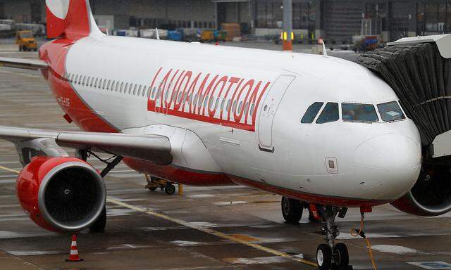 FILE PHOTO: A Laudamotion Airbus A320 plane is seen at the airport in Vienna