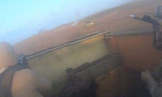 Bilder der Helmkamera aus dem Panzerwagen des IS