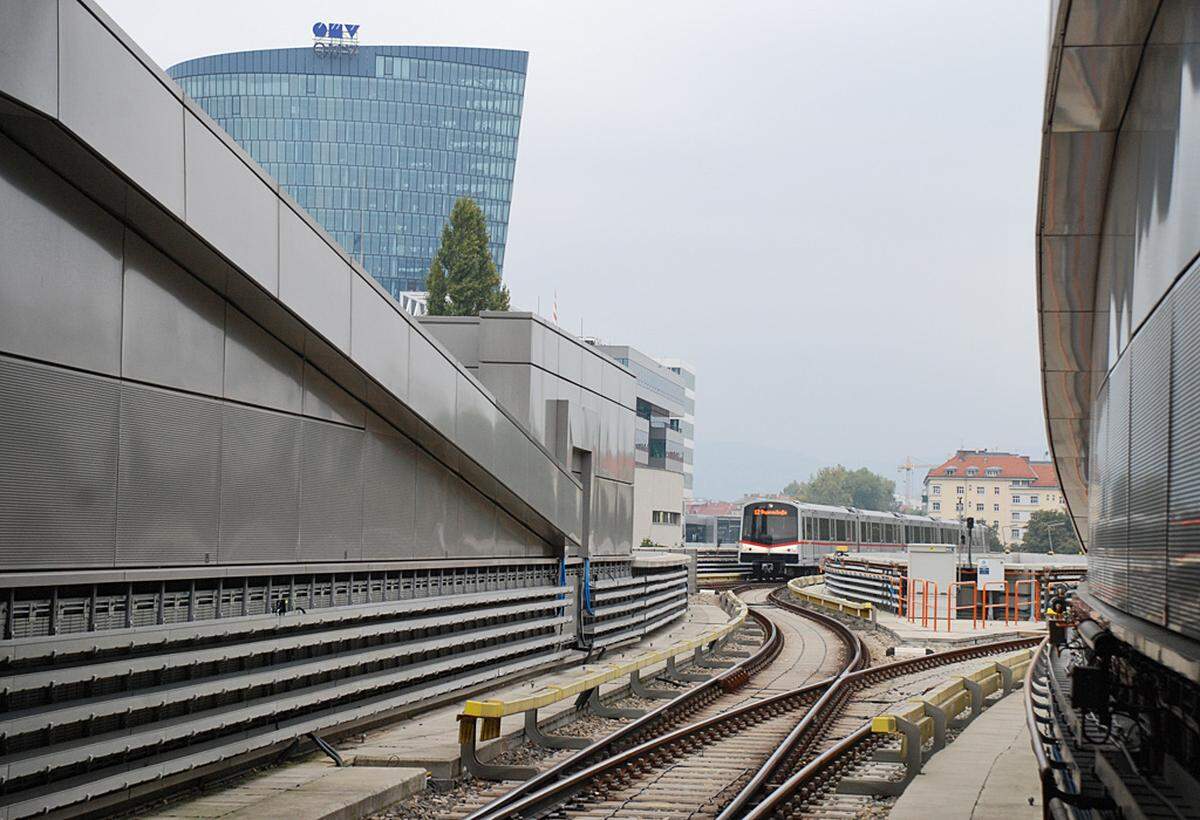 Die U-Bahn sei ein stadtadäquates Verkehrsmittel, dass zur hohen Lebensqualität Wiens beitrage. "Die U-Bahn ist in Wien wahrscheinlich noch beliebter als der Wiener Bürgermeister", mutmaßte das Stadtoberhaupt. Im Bild: Blick von der Station Stadion