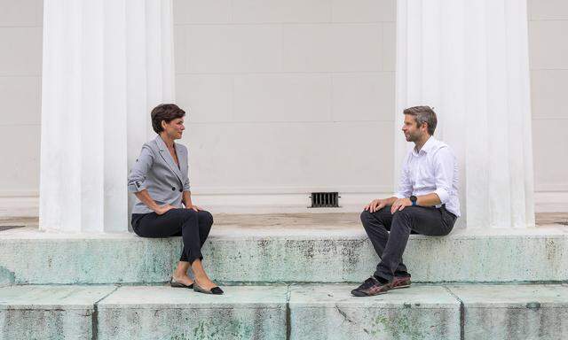 SPÖ-Vorsitzende Pamela Rendi-Wagner im Abstandsgespräch mit Thomas Prior im Wiener Volksgarten.