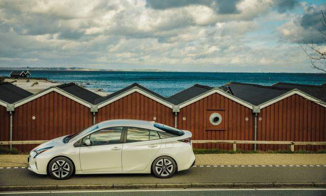 Ist es jetzt eigentlich die Nordsee oder schon die Ostsee? Jedenfalls: Der Prius nördlich von Kopenhagen. Frisch!