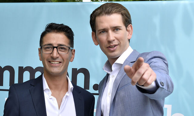 Parteichef Sebastian Kurz (r.) hatte Efgani Dönmez zur türkisen ÖVP geholt, nun wies der Kanzler dem Integrationssprecher nach Sexismusvorwürfen den Weg zur Tür.