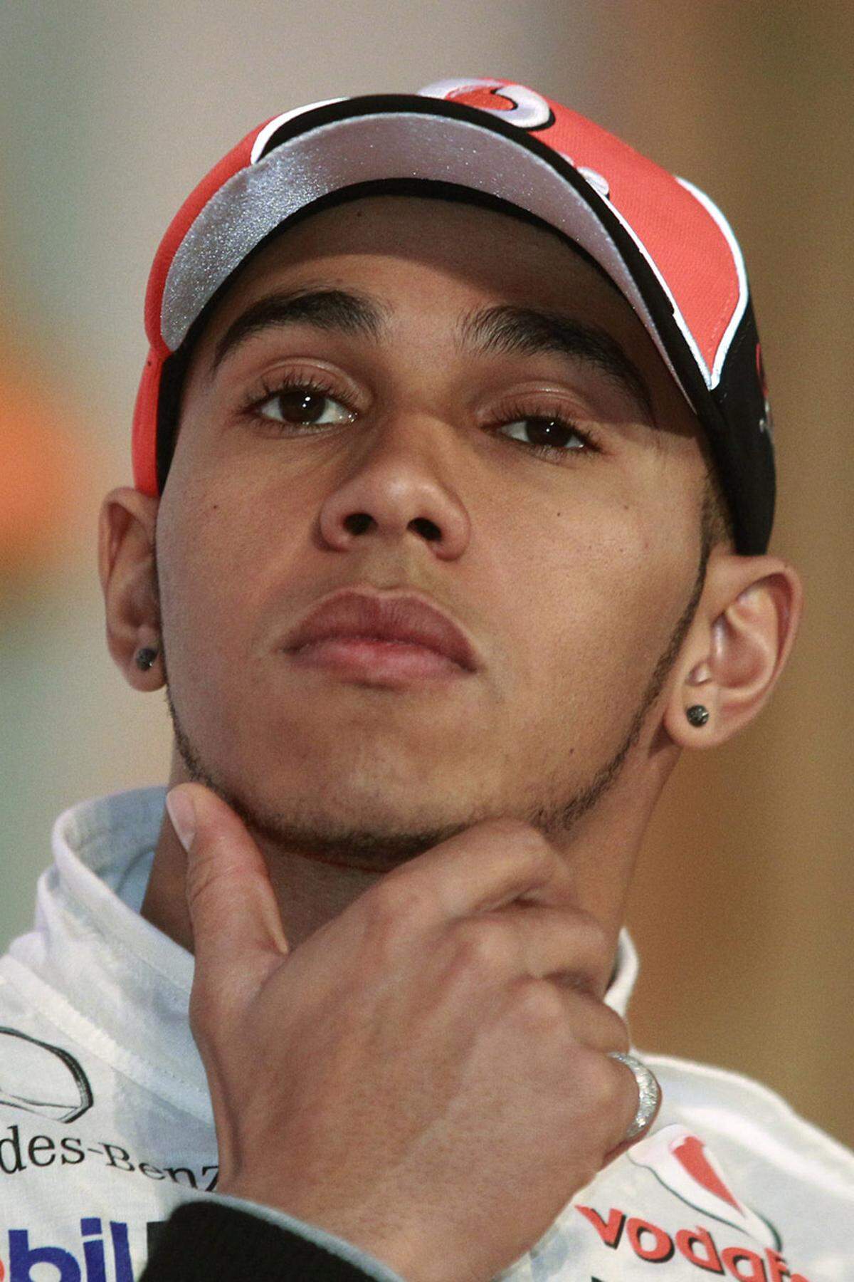 Lewis Hamilton (GBR)  Geboren: 7. Jänner 1985 in Stevenage/Hertfordshire  Erster Grand Prix: 18. März 2007 Australien  Erster GP-Sieg: 10. Juni 2007 Kanada  GP-Starts: 71  GP-Siege: 14  Bisherige Teams: keine  Größter Erfolg: Weltmeister 2008