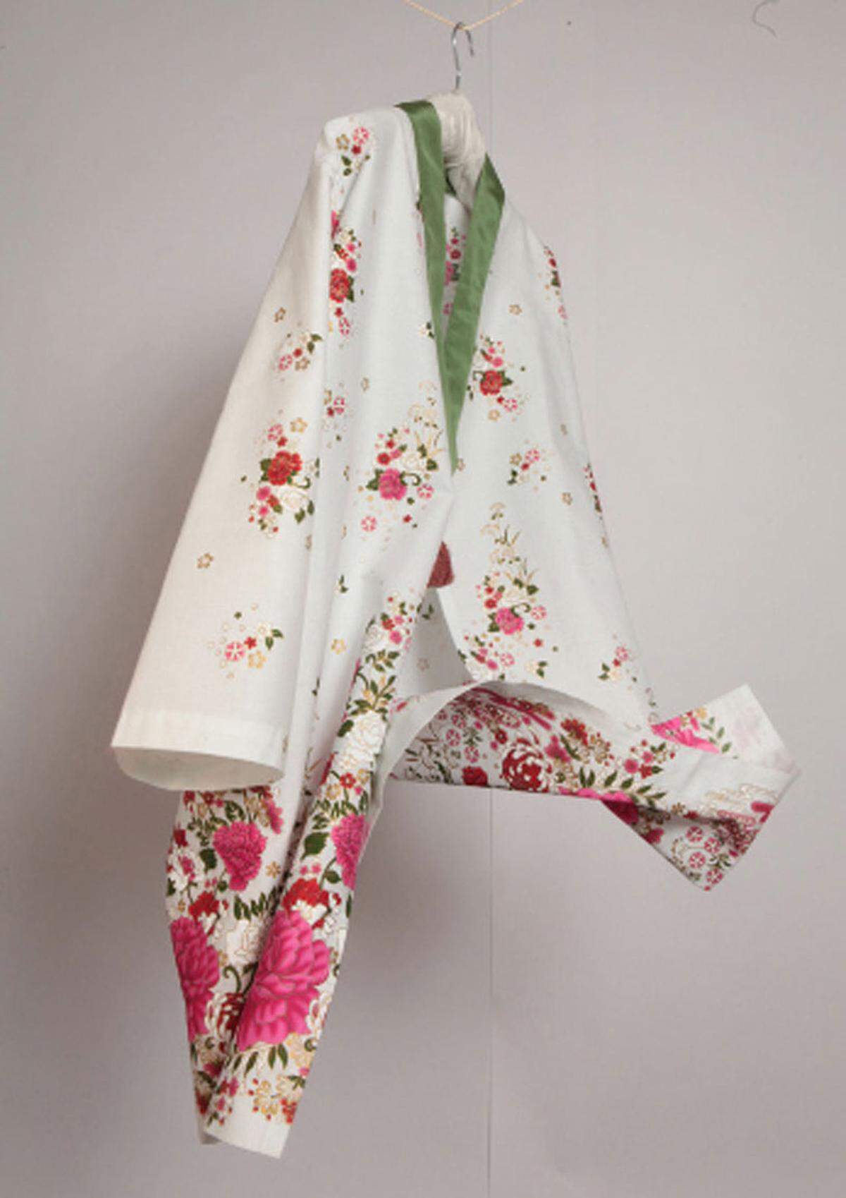 In Anlehnung an die japanische Kimonotradition haben Klaus Rink und Nina Wiplinger Yukatas (Kimonos für zu Hause) entworfen. Diese sind im Wiener Shop Salonfähig (salonfähig.at) zu kaufen.