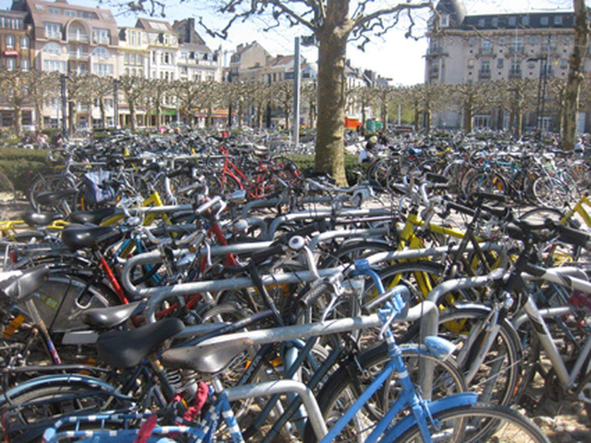 Gent, intern nur die viertberühmteste belgische Stadt, aber trotzdem eine der wunderbarsten Städte der Welt, ist ein El Dorado für Fahrräder...