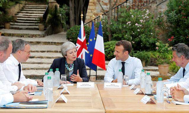 May und Macron in Toulon.