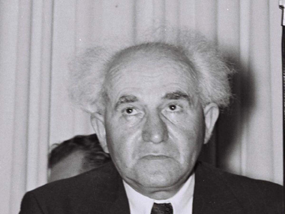 Kaum hatte David Ben Gurion am 14. Mai Israels Gründung in Tel Aviv verkündet, brach Krieg aus. Syrer, Libanesen, Ägypter, Palästinenser, Iraker und Araber-Freiwillige griffen an und wurden von der neu gegründeten Armee Israels besiegt. Die Kämpfe endeten erst März 1949, die Israelis hatten ihr Siedlungsgebiet vergrößert