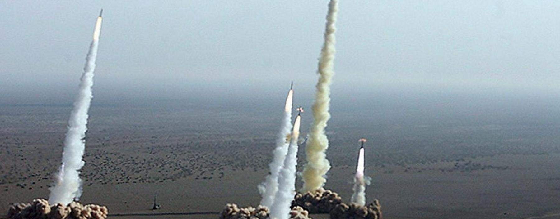 Iranische Raketenstarts bei einem Manöver