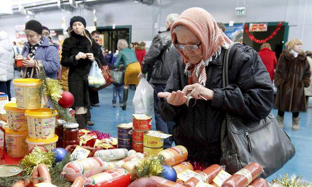 File photo of woman at food fair in Ulyanovka