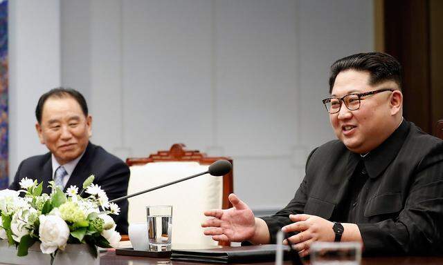 Oft im Bild mit Kim Jong-un (re.): General Kim Yong-chol, der in den USA erwartet wird.