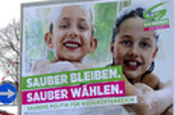 Die Grünen sind im vergangenen Jahr als einzige Partei nicht in den Korruptionssumpf eingetaucht und schlachten das auch im Wahlkampf - unterstützt von Kinderaugen - aus.