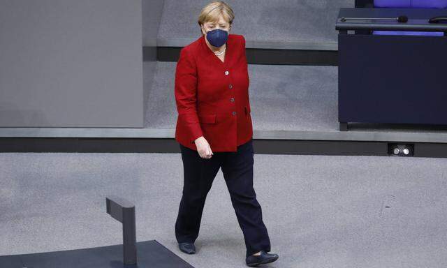 Angela Merkel auf dem Weg zu ihrer vielleicht letzten Regierungserklärung