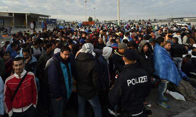 3000 Flüchtlinge in Nickelsdorf angekommen 