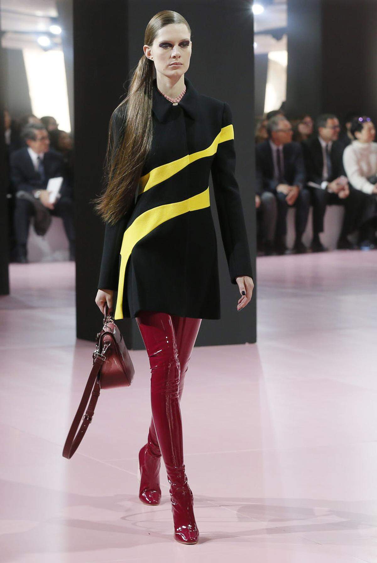 Leder ist nach wie vor ein großes Thema, bei Dior greift man zu Farbe.