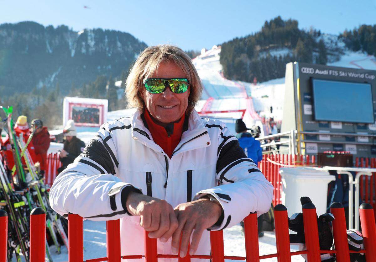 Bestens gelaunt in trauter Umgebung: Ski- und Schlagerstar Hansi Hinterseer. 