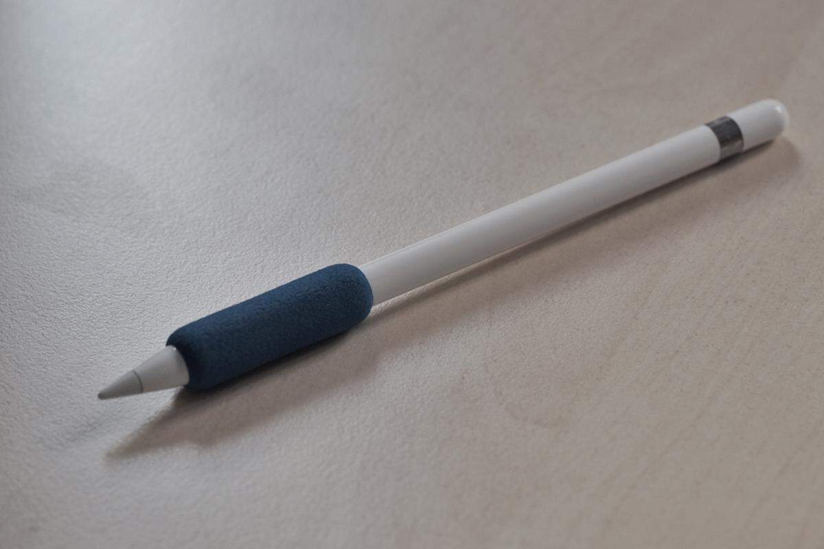 Empfehlenswert, weil die Oberfläche des Stifts sehr rutschig ist und auf Dauer nicht gut in der Hand liegt.