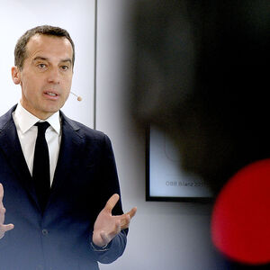 PK OeBB-HOLDING AG 'KONZERNBILANZ 2015': CEO KERN