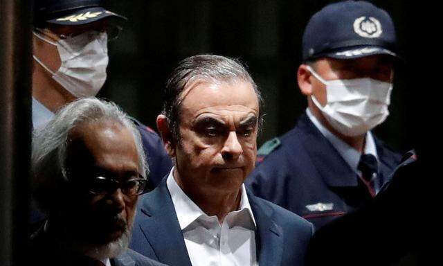 Im April wurde Ex-Renault-Nissan-Chef Carlos Ghosn in den Hausarrest entlassen. Nun nutzte er die Chance zur Flucht.