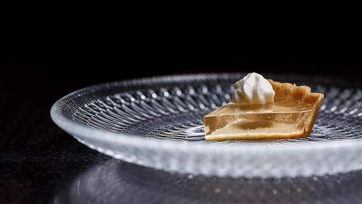 Das Top-Restaurant Alinea in Chicago hat einen amerikanischen Thanksgiving-Klassiker neu interpretiert: Die traditionelle Pumpkin Pie gibt es in dem berühmten Lokal jetzt in einer transparenten Version.