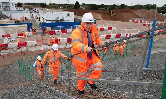 Premierminister Boris Johnson bei einem Besuch der Baustelle der Hochgeschwindigkeits-Zugstrecke bei Birmingham am 4. September.