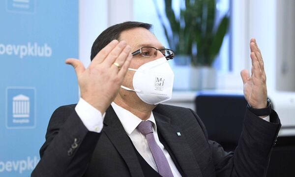 Adi Hinterhölzl schreibt an ÖVP-Klubchef August Wöginger.