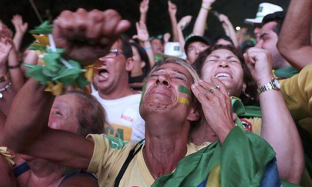 Gegner von Präsidentin Rousseff feiern