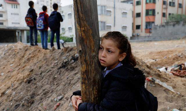 Schülerin unter Schock nach Raketenangriff in Gaza.