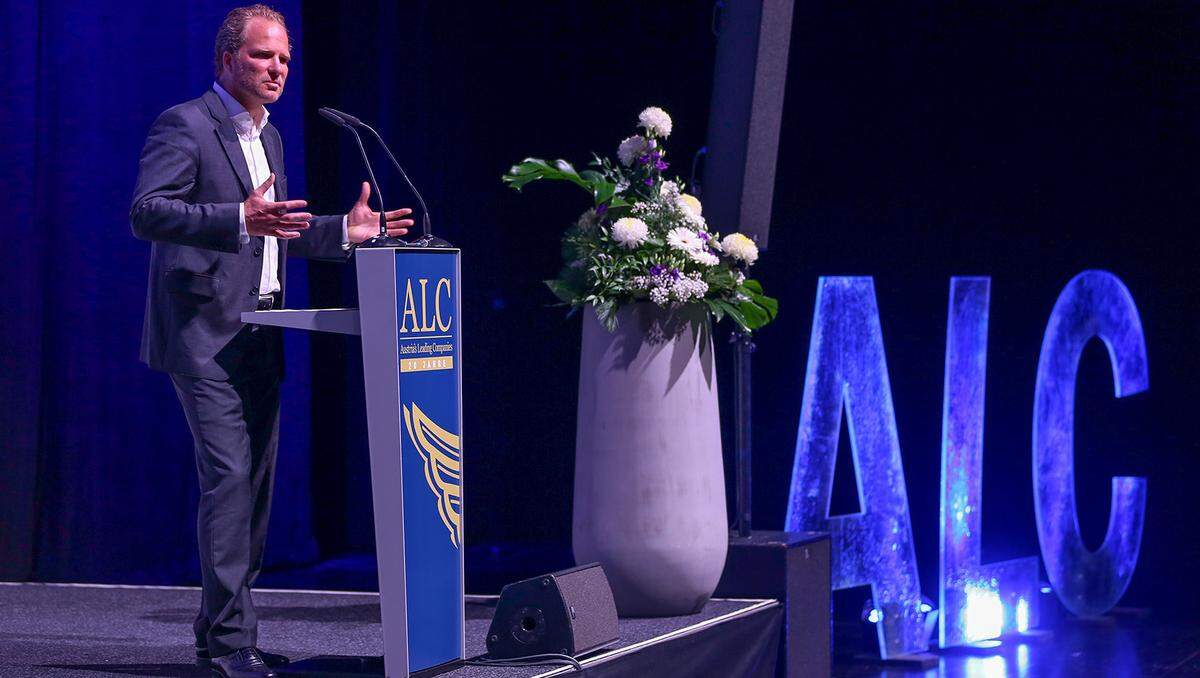 Heinz Senger Weiss, Geschäftsführer von Gebrüder Weiss erzählte über den Zusammenhalt und die Wichtigkeit der EU für die Wirtschaft.