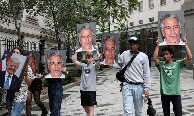 Jeffrey Epstein soll Zeugen Geld gezahlt haben, um ihre Aussage zu verhindern.