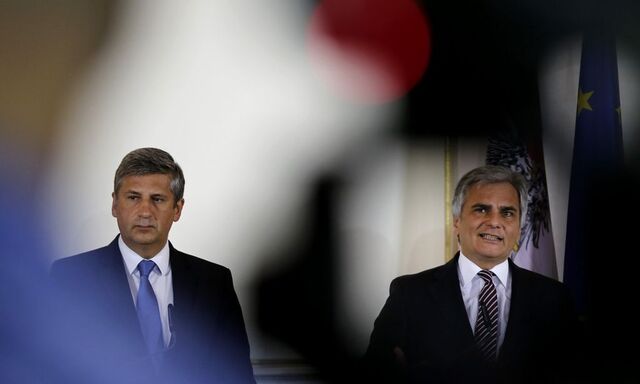 Austrian Finance Minister Spindelegger and Chancellor Faymann address a news conference in Vienna